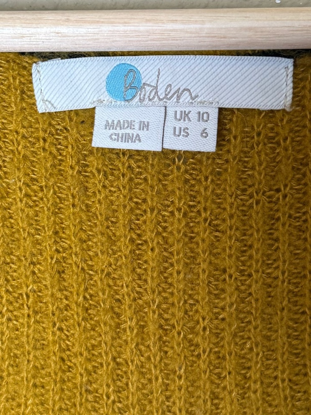 Boden Kelsey Fair Isle Trumpet V-neck Lace Trim
Sweater Size US 6 - Picture 6 of 8